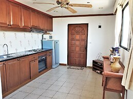 Fantastic 2 bed With Huge Balcony & sea Views