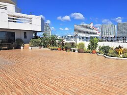 Fantastic 2 bed With Huge Balcony & sea Views