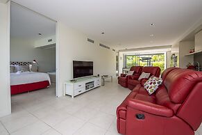 Blue on Blue Apartment 1015