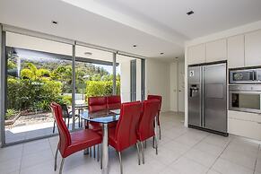 Blue on Blue Apartment 1015