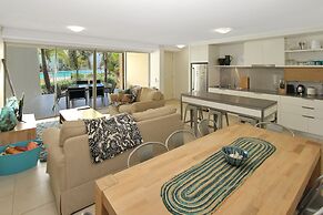 Blue on Blue Apartment 815