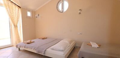 Villa TR07 by Joylettings