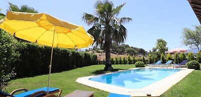 Villa TR07 by Joylettings