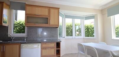 Villa TR07 by Joylettings