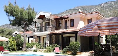 Villa AX12 by JoyLettings