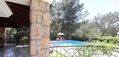 Villa AX12 by JoyLettings