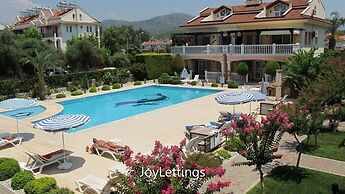 Villa SM05 by JoyLettings