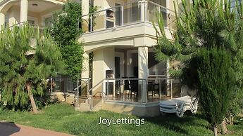 Villa NP17 by JoyLettings