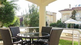 Villa NP17 by JoyLettings