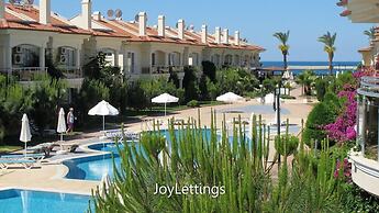 Villa NP17 by JoyLettings