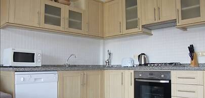 Villa AQ14 by JoyLettings