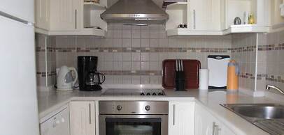 Villa RN4D by JoyLettings