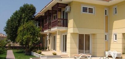 Villa RN4D by JoyLettings