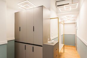 Step One - Luxury Suites right in the heart of Acropolis next to metro