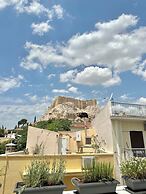 Step One - Luxury Suites right in the heart of Acropolis next to metro