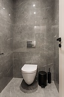 Step One - Luxury Suites right in the heart of Acropolis next to metro