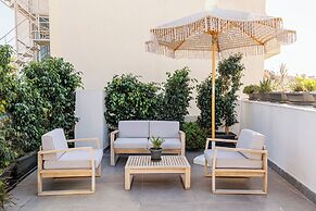 Step One - Luxury Suites right in the heart of Acropolis next to metro