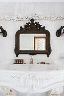 Step One - Luxury Suites right in the heart of Acropolis next to metro