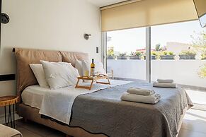 Step One - Luxury Suites right in the heart of Acropolis next to metro