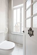 Step One - Luxury Suites right in the heart of Acropolis next to metro