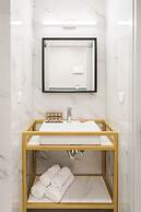 Step One - Luxury Suites right in the heart of Acropolis next to metro