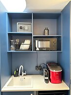 Step One - Luxury Suites right in the heart of Acropolis next to metro