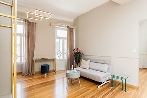 Step One - Luxury Suites right in the heart of Acropolis next to metro