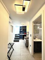 Step One - Luxury Suites right in the heart of Acropolis next to metro