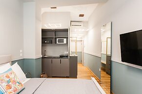 Step One - Luxury Suites right in the heart of Acropolis next to metro