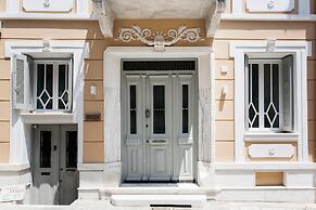 Step One - Luxury Suites right in the heart of Acropolis next to metro