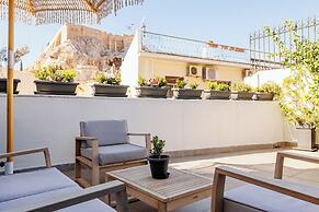 Step One - Luxury Suites right in the heart of Acropolis next to metro