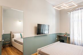 Step One - Luxury Suites right in the heart of Acropolis next to metro