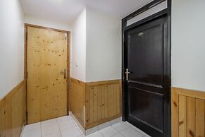 Itsy Hotels Avantika With Forest View