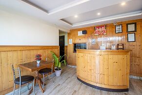 Itsy Hotels Avantika With Forest View