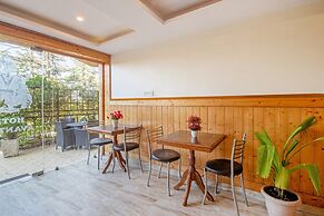 Itsy Hotels Avantika With Forest View