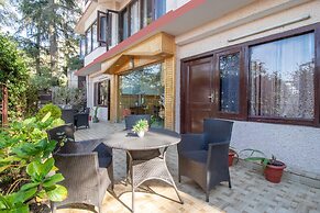 Itsy Hotels Avantika With Forest View