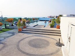 Fantastic Roof top Pool!