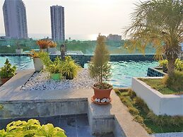 Fantastic Roof top Pool!