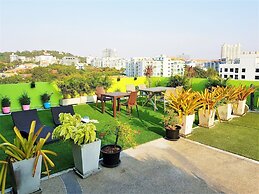 Fantastic Roof top Pool!