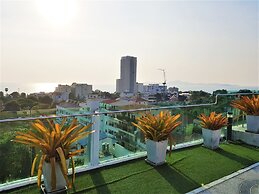 Fantastic Roof top Pool!