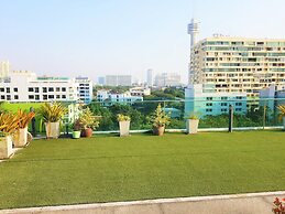 Fantastic Roof top Pool!