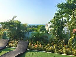 Fantastic Roof top Pool!