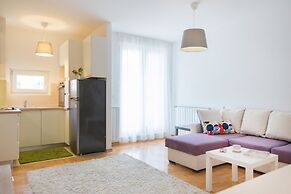 Cute and Sunny Studio in Zagreb With Balcony & Free Parking