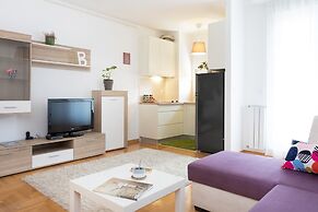 Cute and Sunny Studio in Zagreb With Balcony & Free Parking