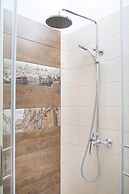 Cute Studio With Beautiful Balcony in the Center!