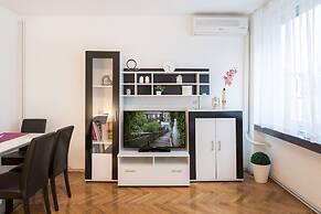 Modern Apartment few Steps From Main Square!