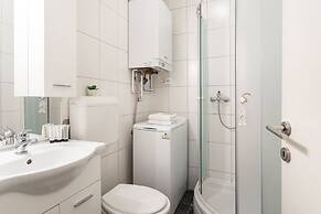 Modern Apartment few Steps From Main Square!