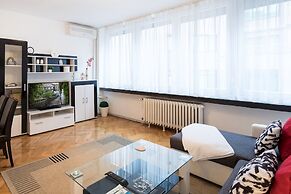 Modern Apartment few Steps From Main Square!