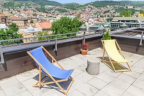 Modern 2bdr Apartment-best View- Free Parking