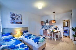 Modern Duplex Close to City Center- Free Parking